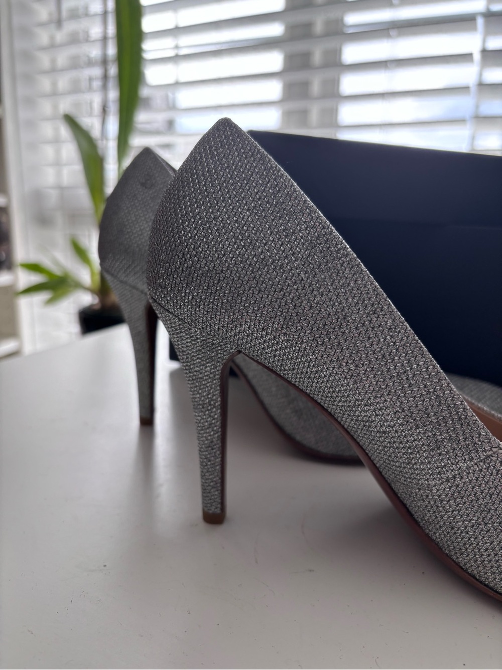 COACH Silver Glitter Pointed-Toe Pumps New with Box, Size 8. - Picture 6 of 10